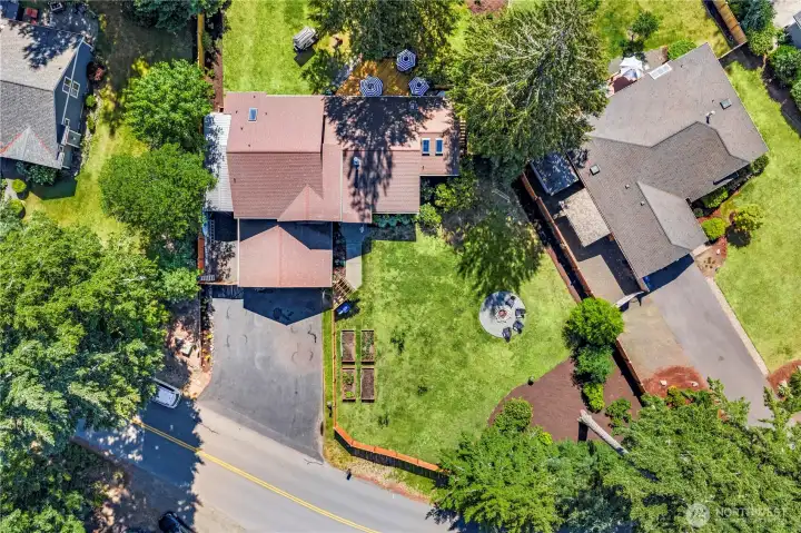 Spacious yard highlighted here