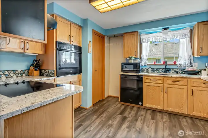 Kitchen with pantry and pull out drawers in cabinets