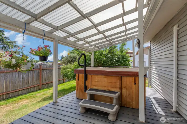 Covered back deck with working hot tub