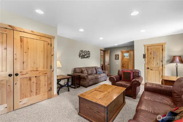 Recreational/TV room with laundry