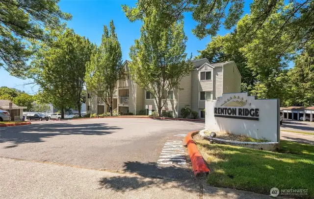 Welcome to Renton Ridge, a commuters dream location!