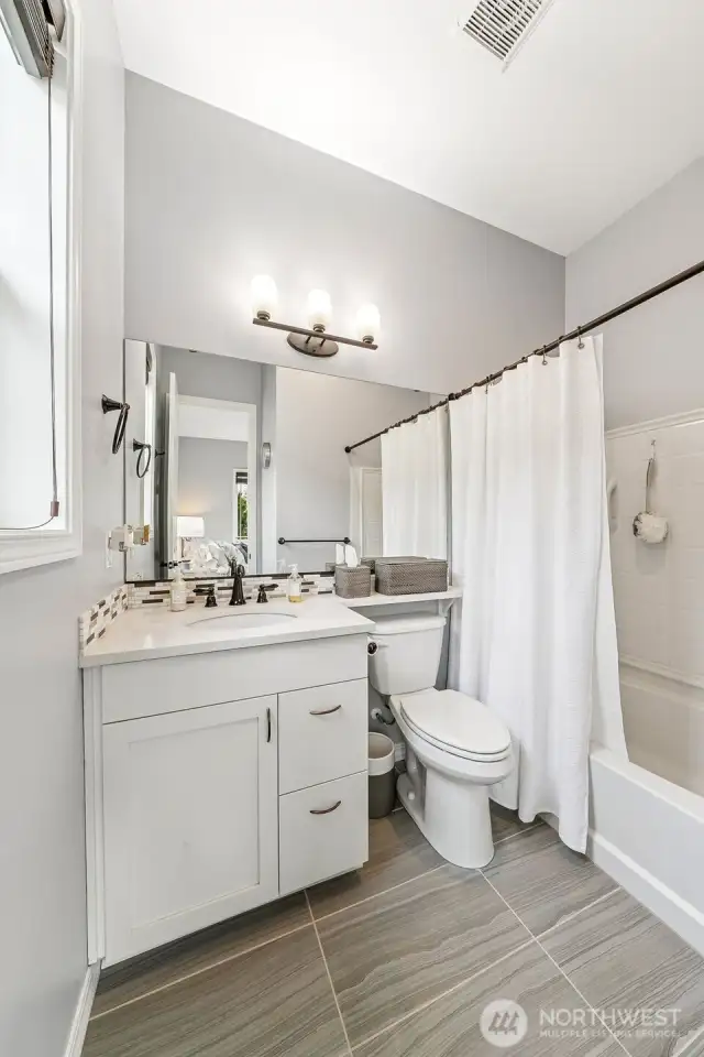 Bath connected to Front Bedroom