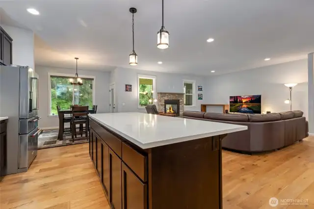 10' vaulted ceilings in this great room area