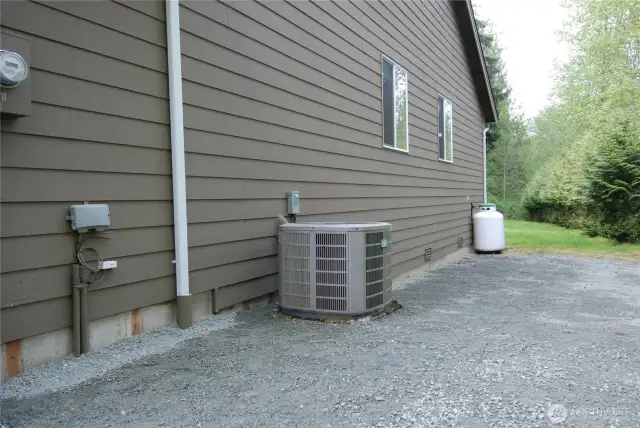This home stays COOL all summer thanks to the high efficiency heat pump
