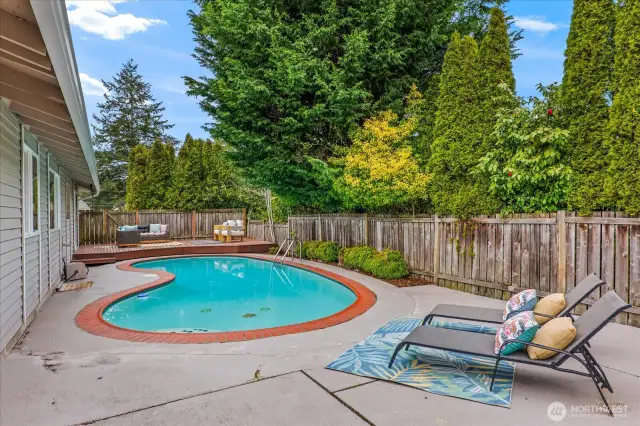 The perfect backyard setup for summer pool parties
