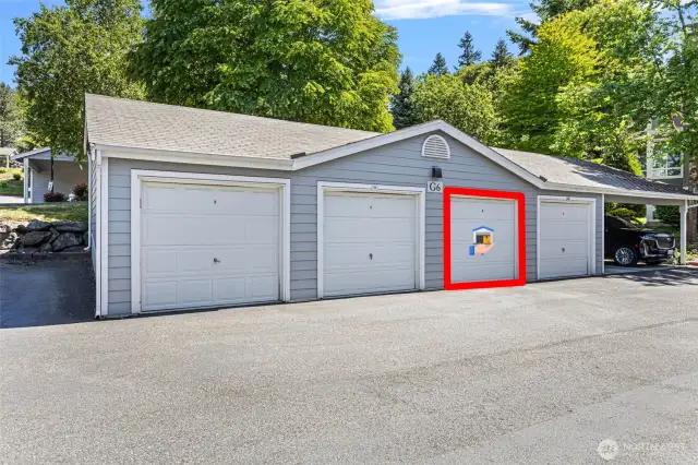 Garage with 2nd parking space