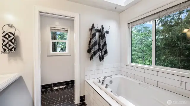 Luxurious soaking tub