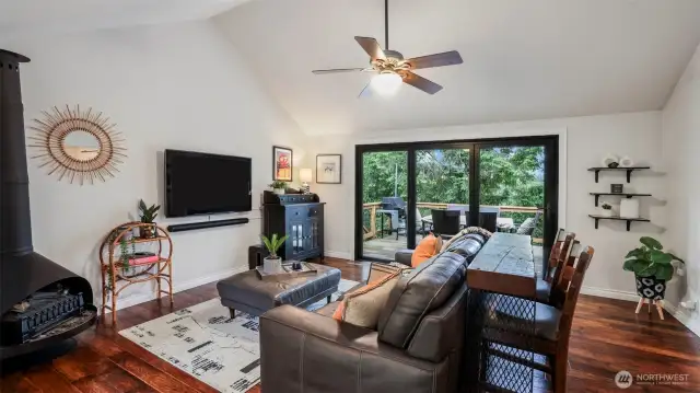 Sleek NanaWall opens to spacious deck for easy entertaining.