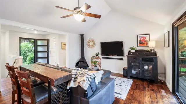 Stylish open concept Great room (free-standing electric fireplace does not convey)