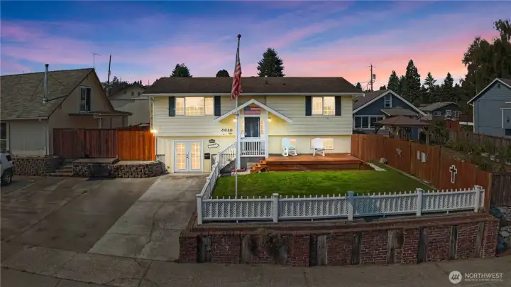 You'll want to spend time on the front deck overlooking the Sound and Cascades in the distance.