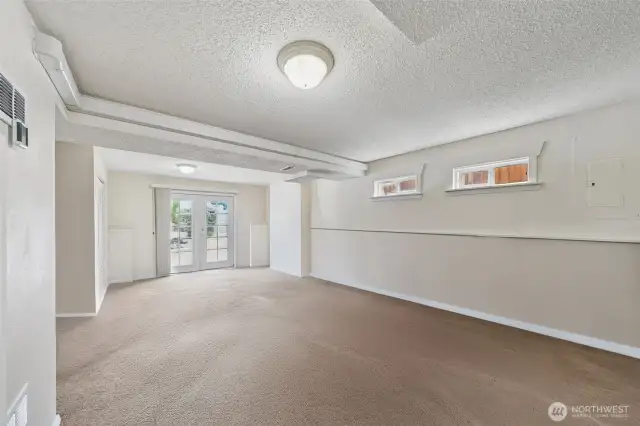Additional bedroom on lower level.  (virtual staging removed items stored in this room)