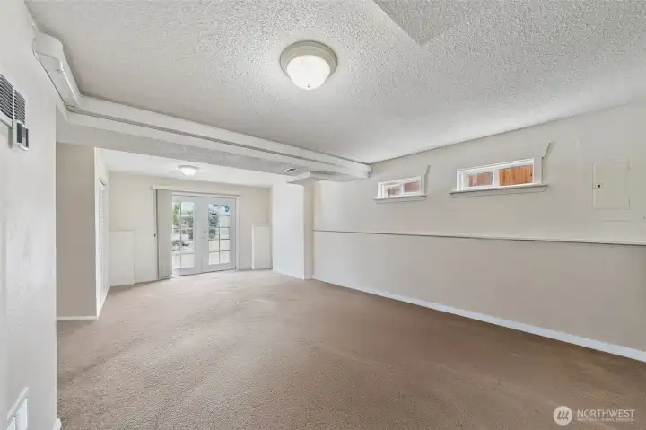 Additional bedroom on lower level.  (virtual staging removed items stored in this room)