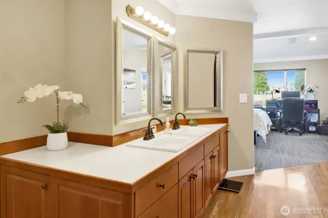So much storage & vanity space!