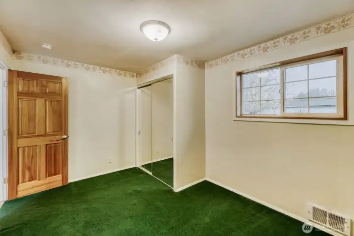 Decent sized bedroom.