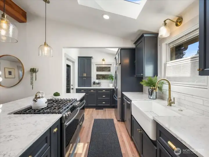 Five burner stainless steel, downdraft for the gas range designed with the home chef in mind.