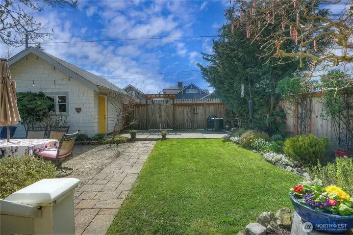 Extra parking space just behind the fence