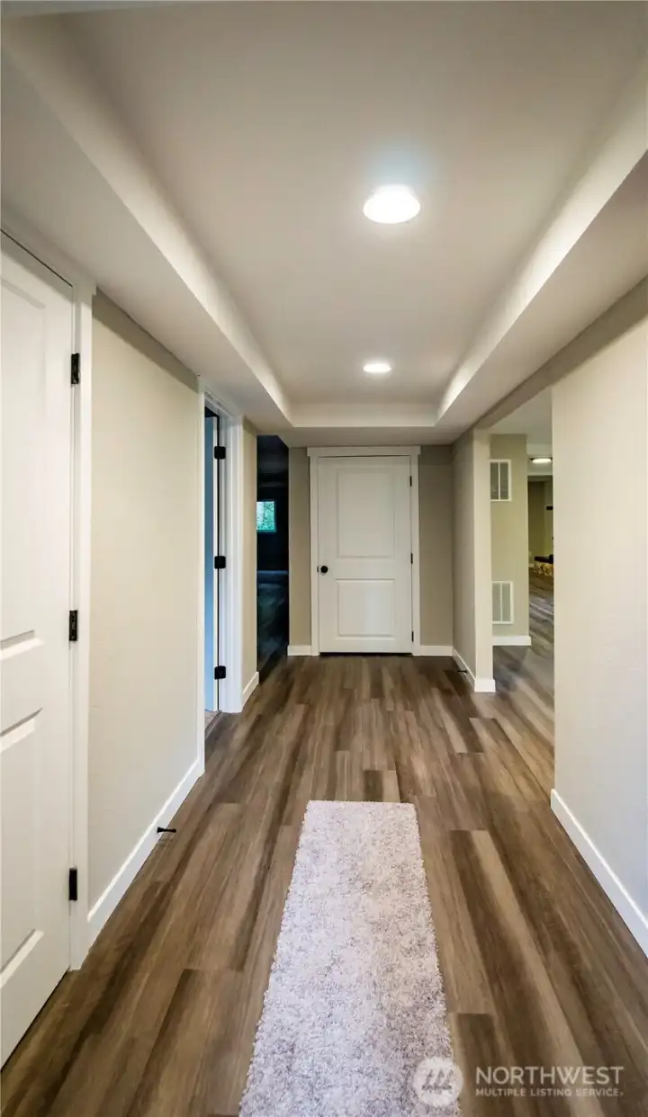 ENTRY WAY...BIG DEN TO THE LEFT...GOOD TIME HUGE KITCHEN TO THE RIGHT