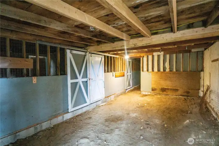 3 STALL BARN...HAYLOFT ABOVE