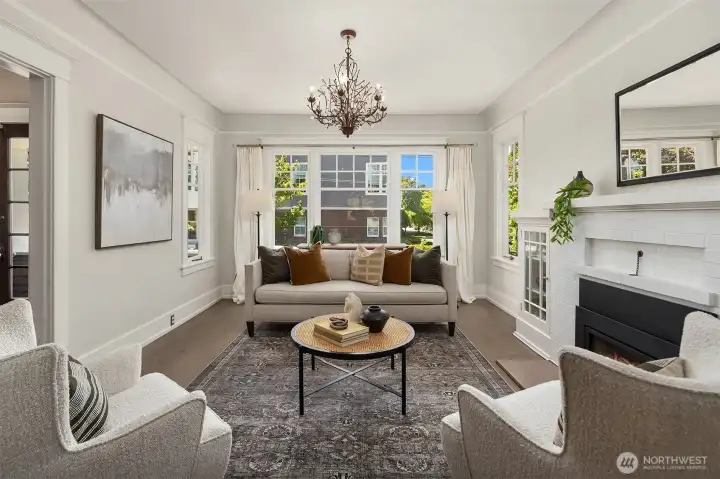 So much light in this home!