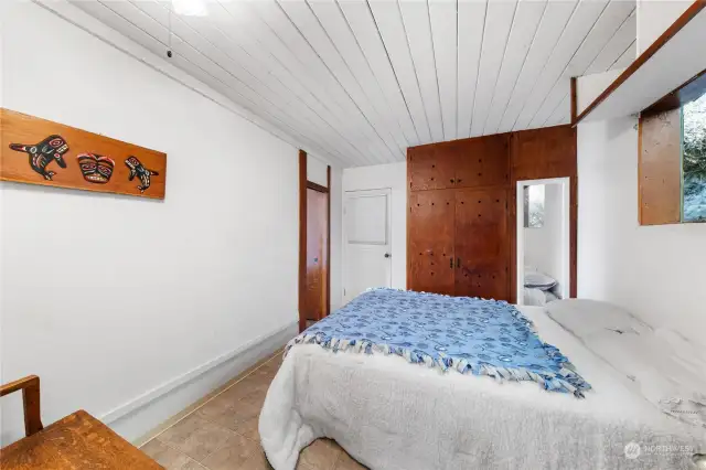 2nd bedroom has many entrances.