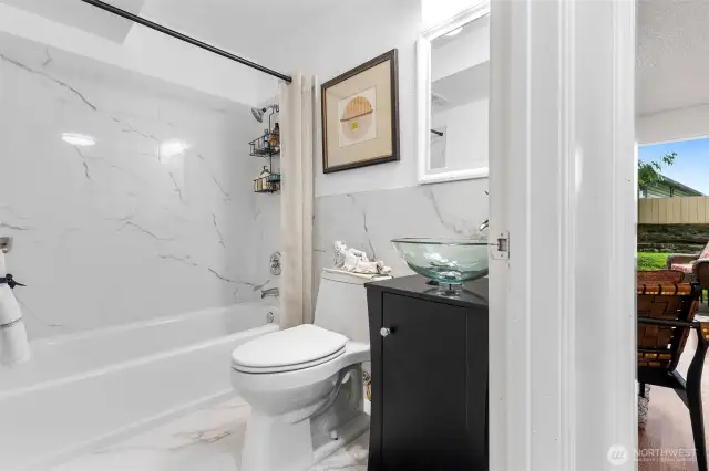 ~Gorgeous & Updated Bathroom on Lower Level~