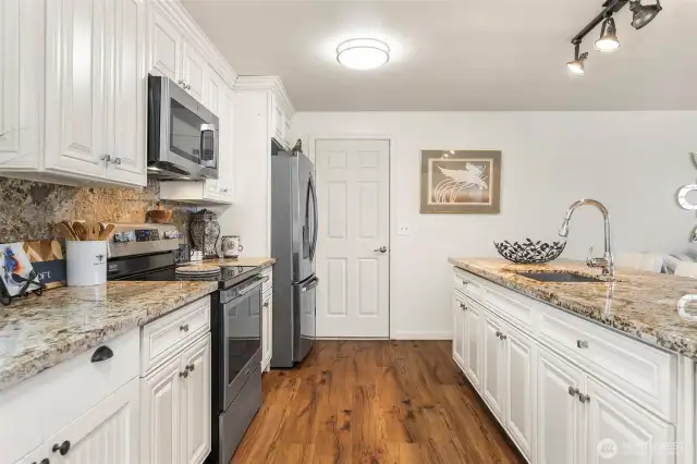 ~Custom Cabinetry with Stainless Steel Appliances~