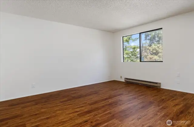 Second spacious bedroom