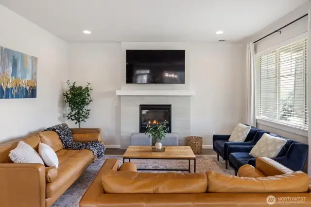 Living Room w/ gas fireplace