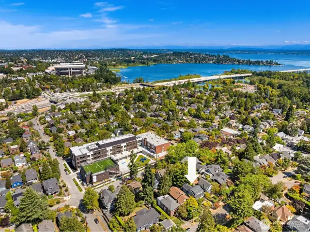 Step outside and wander to the Arboretum, Montlake Playfield, or the waterfront—plus the newly-remodeled Montlake Elementary is just around the corner.