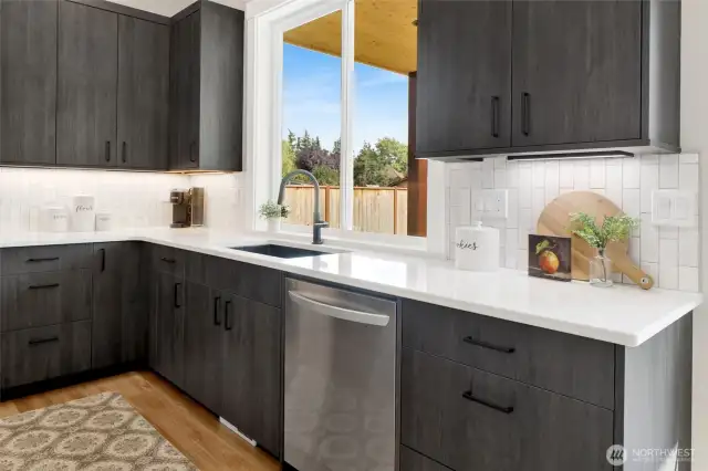 We love all the counterspace to work from in this kitchen!