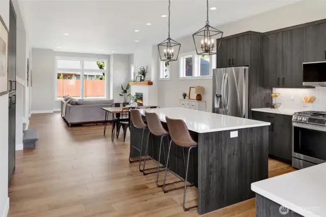 An open and inviting space that’s ideal for entertaining—whether it’s game night or holiday dinners, there’s room for everyone to gather and feel at home.