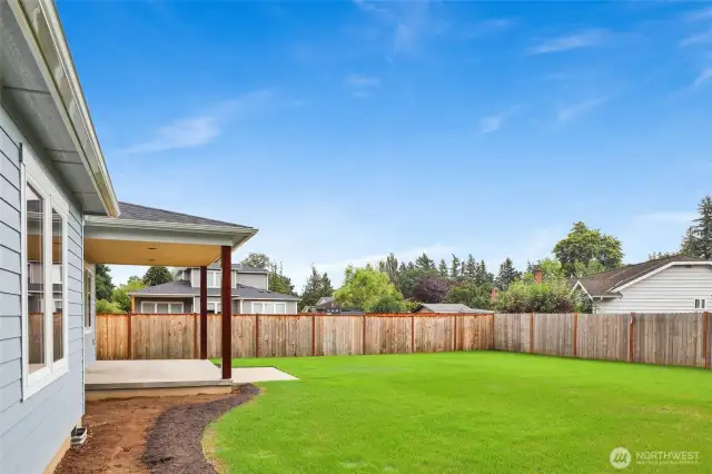 With lots shrinking these days, it’s a treat to find one this spacious! There’s plenty of room for the kids and/or pets to run, start a garden, add a playhouse or shed, and still have space left for backyard BBQs.