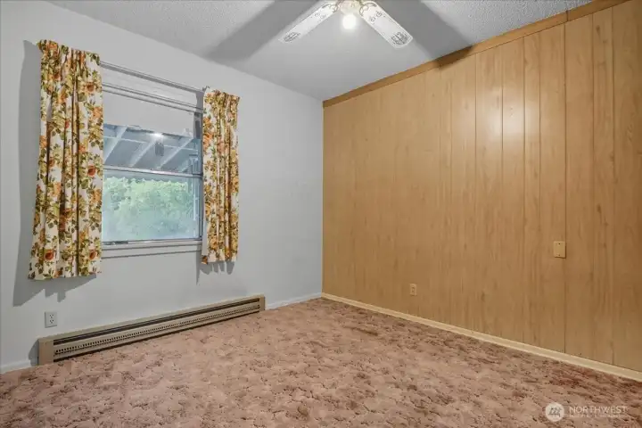 2nd Bedroom, w/ Ceiling Fan
