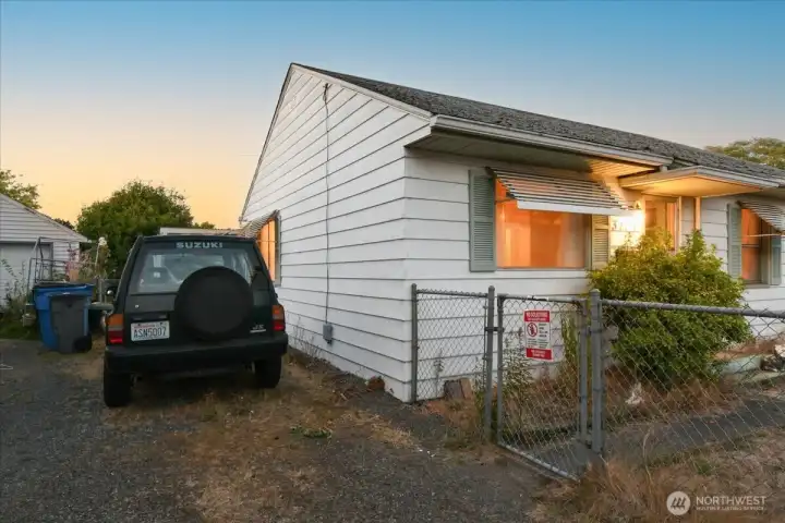 Gate, Front Exterior