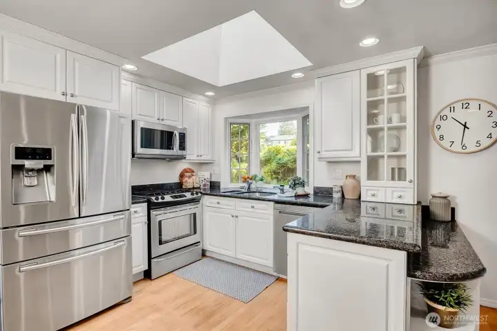 Bay window, SS appliances, gas stove, and granite countertops.