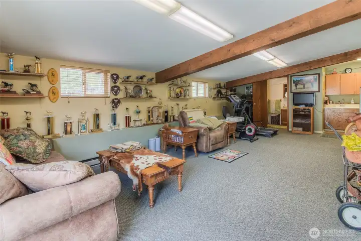 Guest house, ranch hand accommodations etc has a 3/4 bath and a kitchenette.