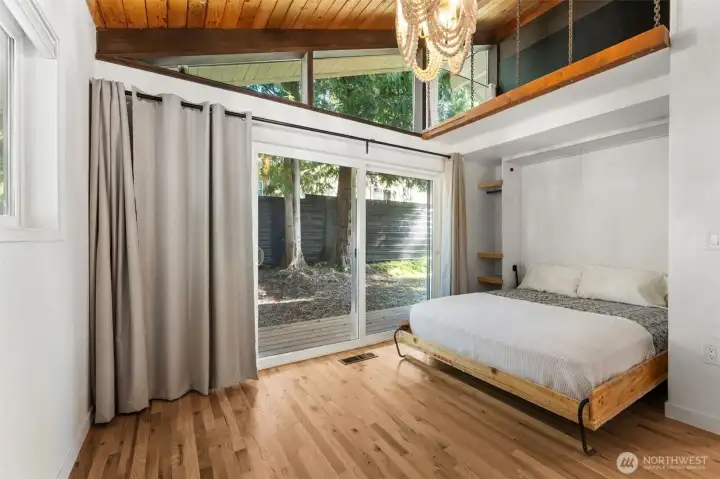 Murphy Bed is so convient!