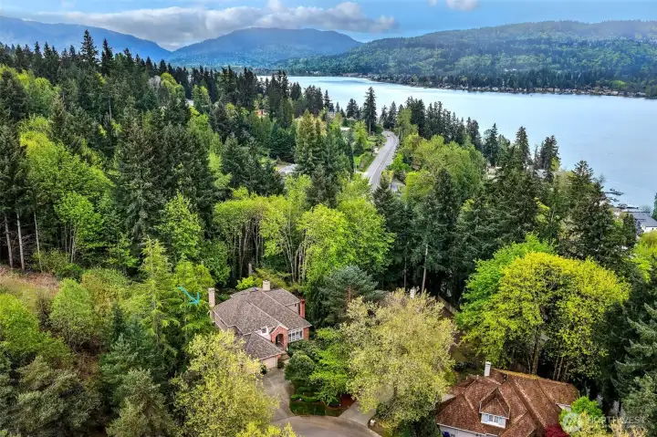 Located in cul de sac in Carlton Heights with partial Lake Sammamish views