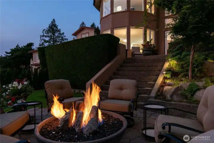 Fireside sitting space overlooking the lake