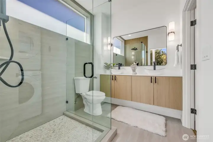 Master Bathroom Master Bathroom