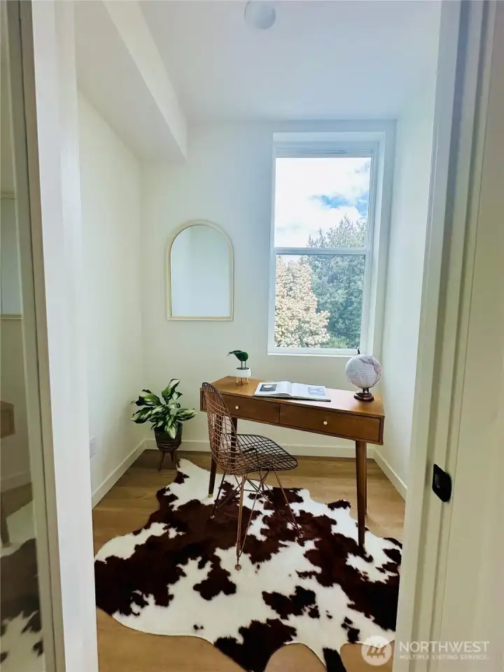 flex/ Den/ Office Room