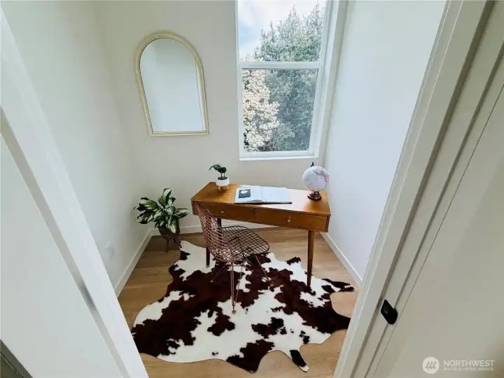 flex/ Den/ Office room