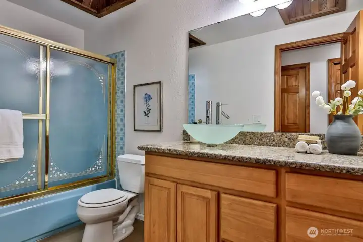 upstairs guest bathroom