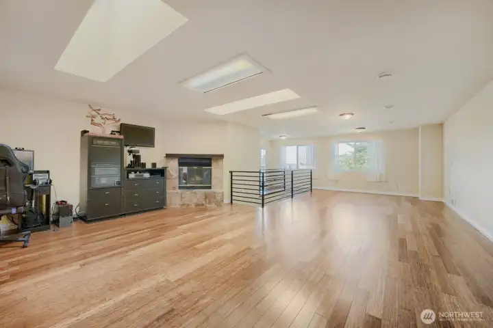 Huge 2nd floor family room with 2nd wood burning fireplace Huge 2nd floor family room with 2nd wood burning fireplace
