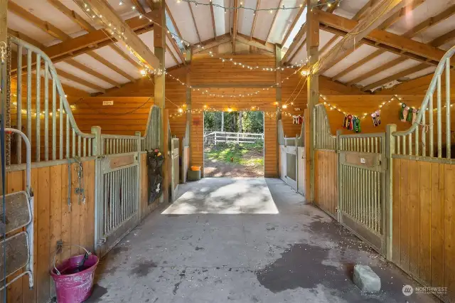 4 stall barn with tack room