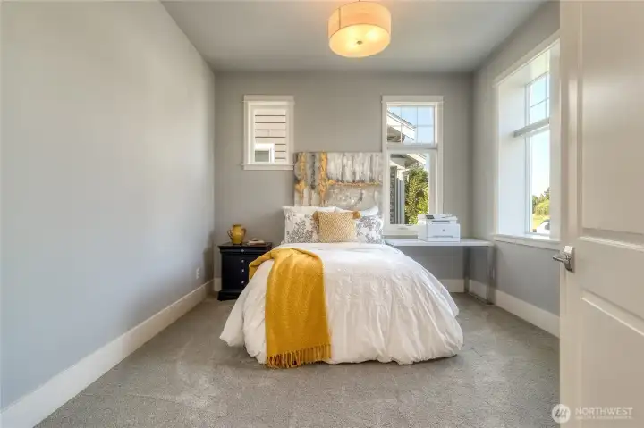 Office / 3rd bedroom