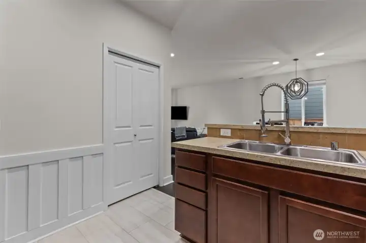 KITHCEN WITH PANTRY