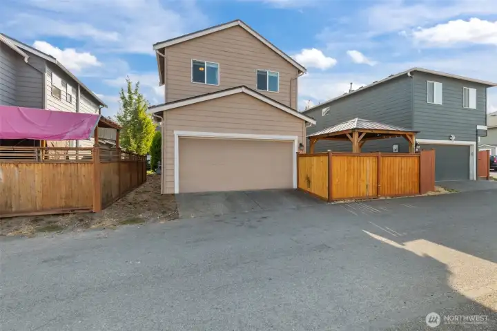 TWO CAR GARAGE!!
