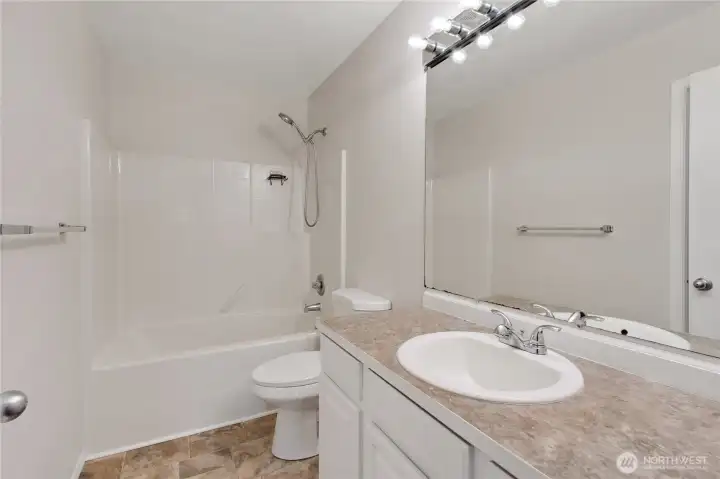 Upstairs guest bath