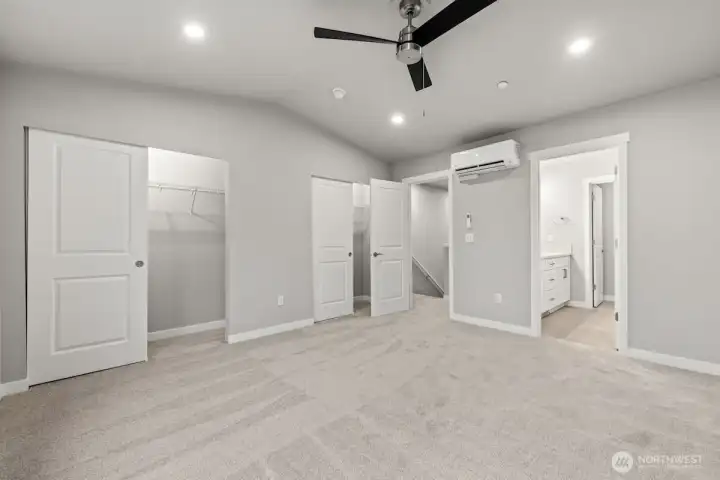 Photographs are for illustrative purposes only. Features, finishes, interior/exterior colors, landscaping and floorplan shown may vary from actual homes built.